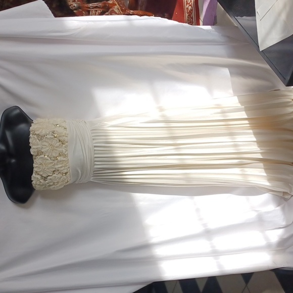 Speechless Elegant cream strapless prom dress with flowers and sequins, sz 11 - Picture 1 of 6